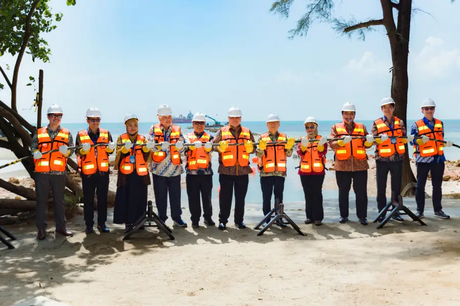 kabel ncc batam - ilustrasi berita TelkomGroup Tuntas Mendaratkan kabel NCC Batam untuk Perkuat Konektivitas…