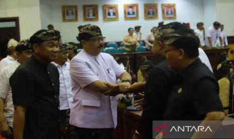 perbaikan jalan - ilustrasi berita Gianyar Percepat Perbaikan Jalan untuk Dorong Pertumbuhan Ekonomi