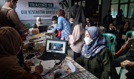 polusi batu kapur - ilustrasi berita Warga Bandung Barat Datangi Cek Kesehatan Usai Terpapar Polusi Batu Kapur