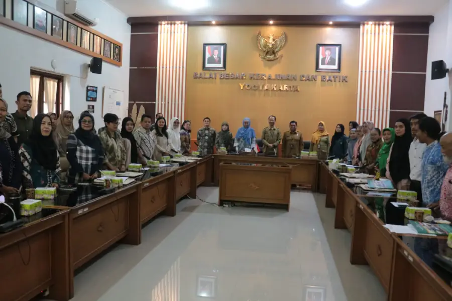sertifikasi batik - ilustrasi berita Sertifikasi Batik: Perajin Batik Yogyakarta Didorong Miliki Sertifikasi untuk…