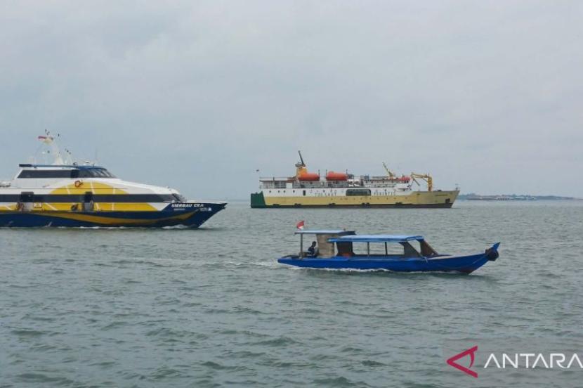 keselamatan wisatawan laut Dispar Kepri Tegaskan Keselamatan Wisatawan Laut… keselamatan wisatawan laut - ilustrasi berita Dispar Kepri Tegaskan Keselamatan Wisatawan Laut sebagai Prioritas