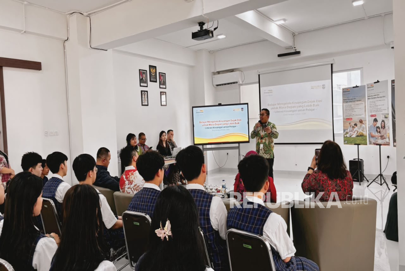 literasi dan inklusi - ilustrasi berita Pelajar Jambi Diberi Edukasi untuk Menutup Kesenjangan Literasi dan Inklusi…