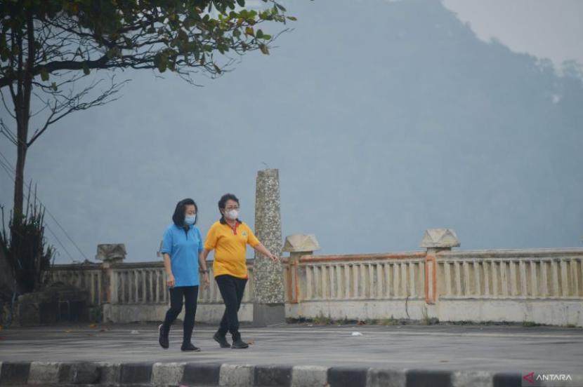 polusi udara kemarau - ilustrasi berita Polusi Udara Kemarau Dorong Kenaikan Kasus Gangguan Pernapasan